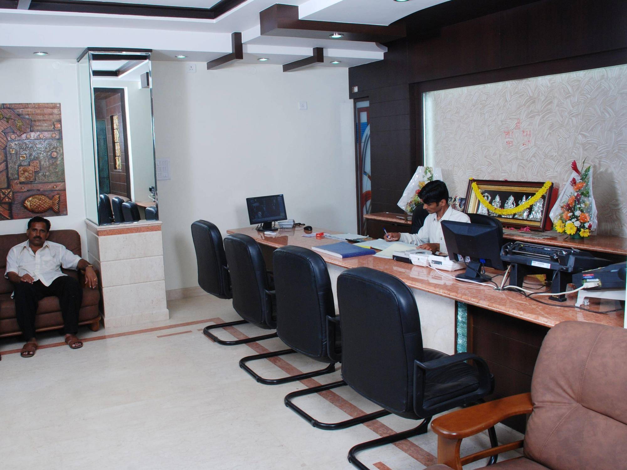 Hotel Oyo 38662 Snt Comforts 3*